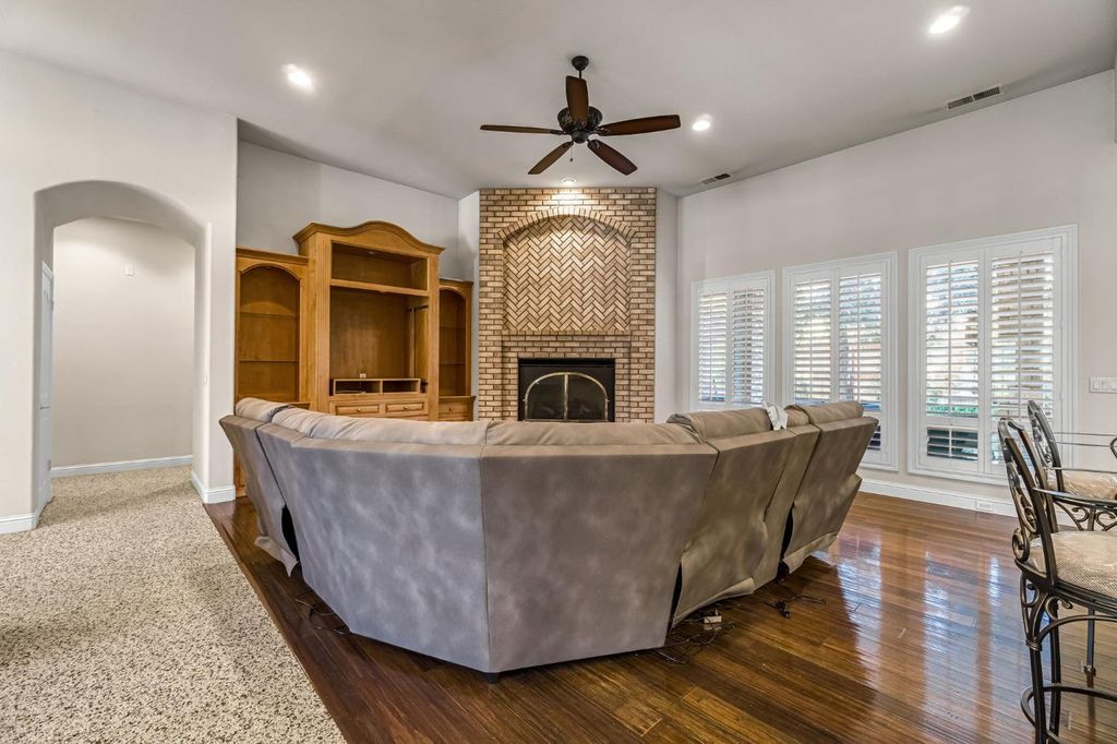 Image 8 of property listing at 5025 W Birch Avenue, Fresno, CA 93722
