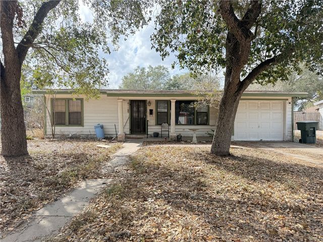 1603 Pena St, Alice, TX 78332