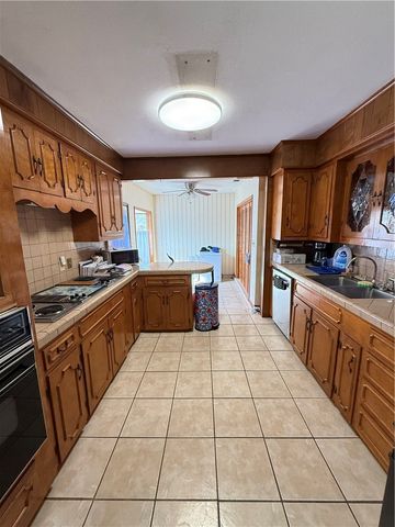 1603 Pena St, Alice, TX 78332