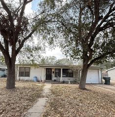 1603 Pena St, Alice, TX 78332