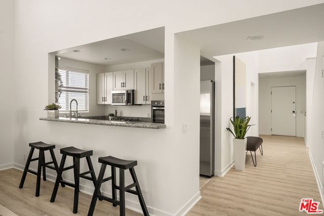 1617 S Beverly Glen Boulevard 404, Los Angeles, CA 90024