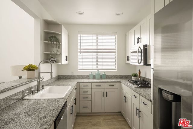 1617 S Beverly Glen Boulevard 404, Los Angeles, CA 90024
