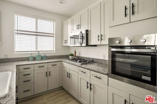 1617 S Beverly Glen Boulevard 404, Los Angeles, CA 90024