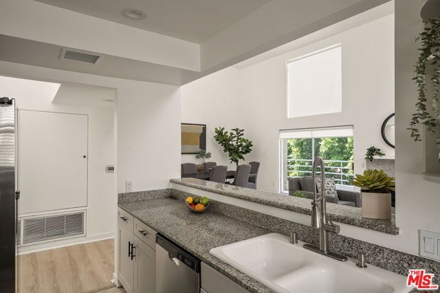 1617 S Beverly Glen Boulevard 404, Los Angeles, CA 90024