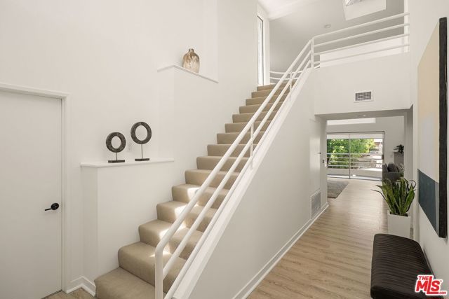 1617 S Beverly Glen Boulevard 404, Los Angeles, CA 90024