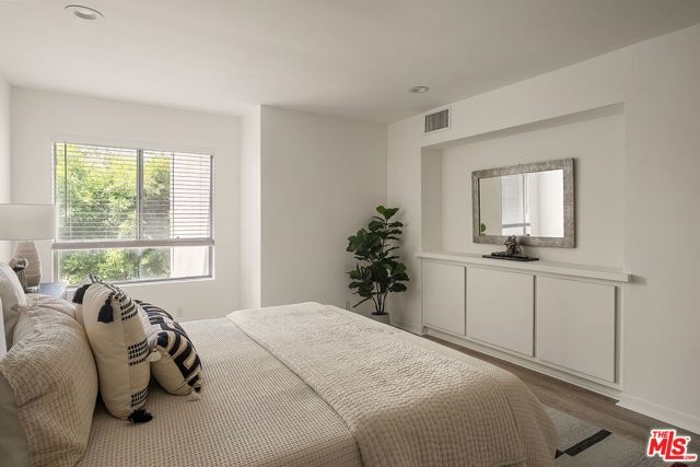 1617 S Beverly Glen Boulevard 404, Los Angeles, CA 90024