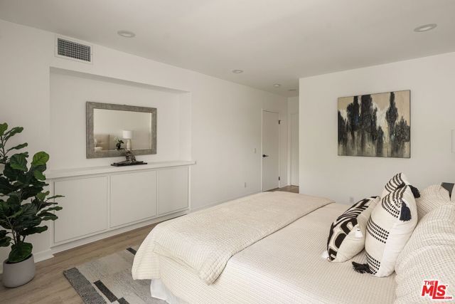 1617 S Beverly Glen Boulevard 404, Los Angeles, CA 90024