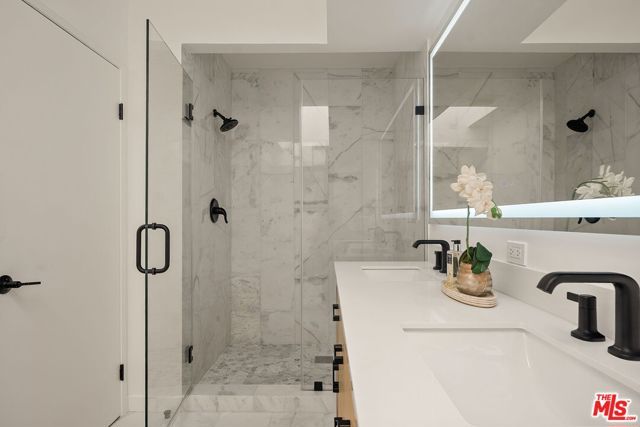 1617 S Beverly Glen Boulevard 404, Los Angeles, CA 90024