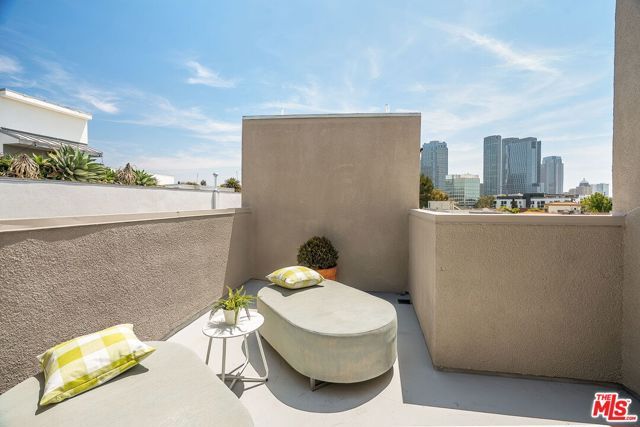1617 S Beverly Glen Boulevard 404, Los Angeles, CA 90024