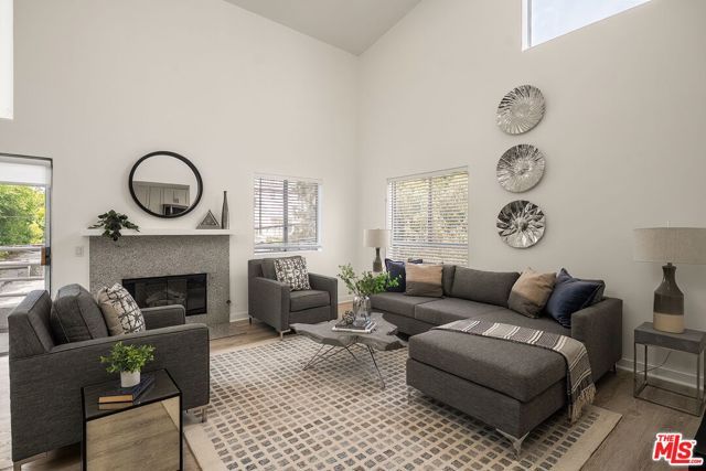 1617 S Beverly Glen Boulevard 404, Los Angeles, CA 90024