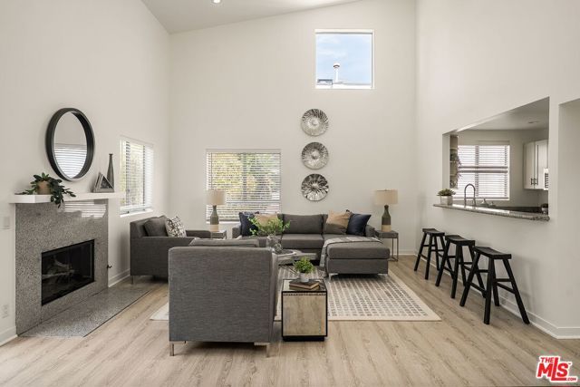 1617 S Beverly Glen Boulevard 404, Los Angeles, CA 90024