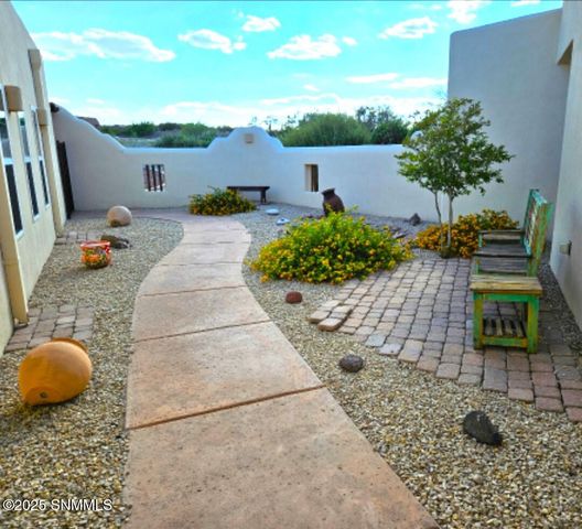 10034 Cantabria Court, Las Cruces, NM 88007