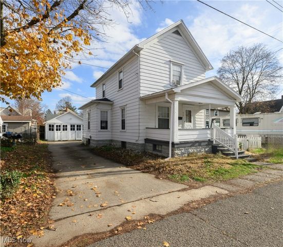 219 5th Drive NW, New Philadelphia, OH 44663