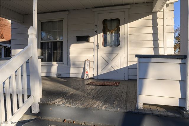 219 5th Drive NW, New Philadelphia, OH 44663