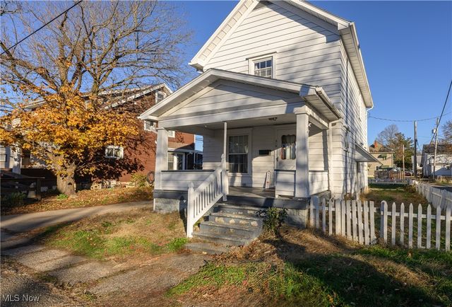 219 5th Drive NW, New Philadelphia, OH 44663