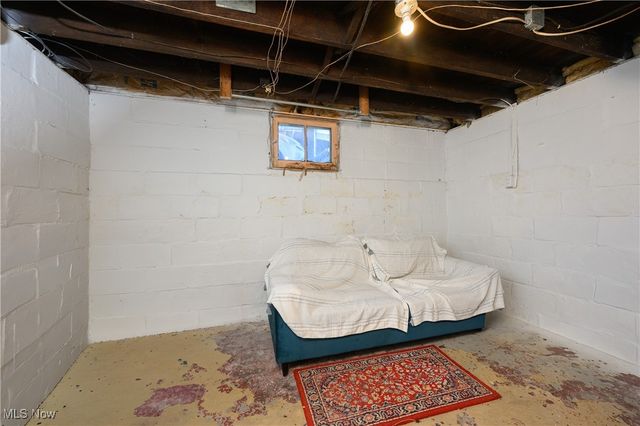 219 5th Drive NW, New Philadelphia, OH 44663