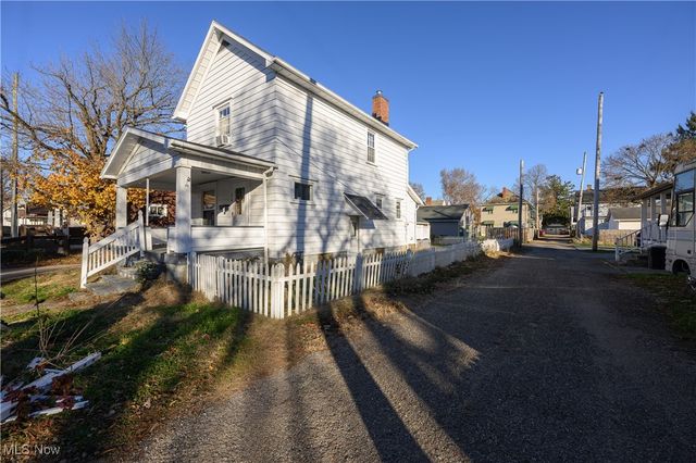 219 5th Drive NW, New Philadelphia, OH 44663