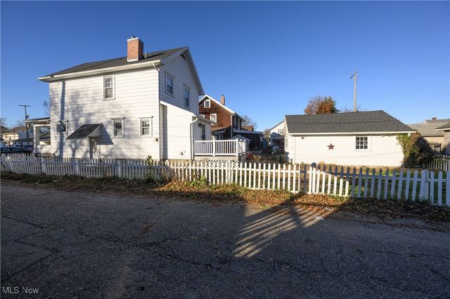 219 5th Drive NW, New Philadelphia, OH 44663