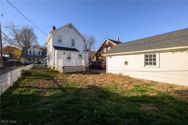 219 5th Drive NW, New Philadelphia, OH 44663