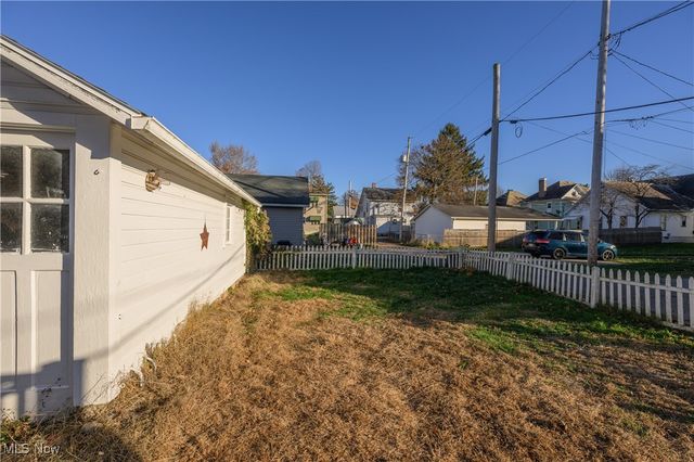 219 5th Drive NW, New Philadelphia, OH 44663