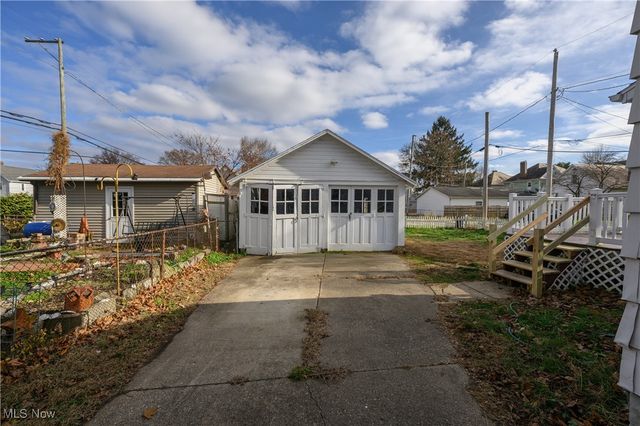 219 5th Drive NW, New Philadelphia, OH 44663