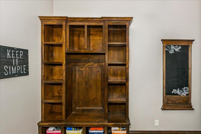 111 N City View St, Wichita, KS 67235