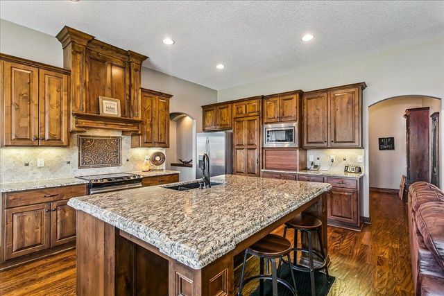 111 N City View St, Wichita, KS 67235