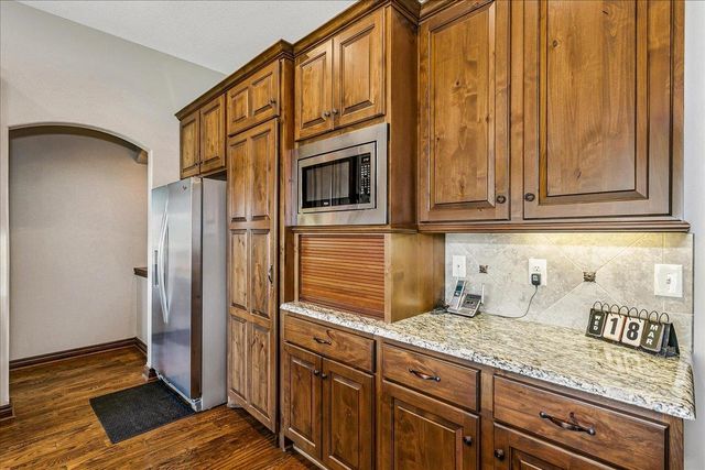 111 N City View St, Wichita, KS 67235