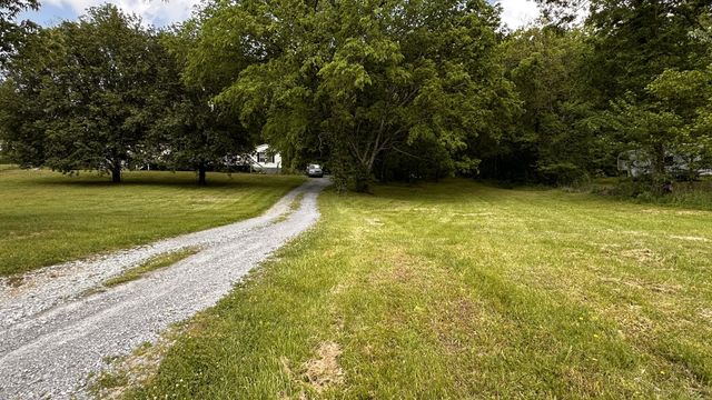 5567 Sparta Pike # B, Watertown, TN 37184
