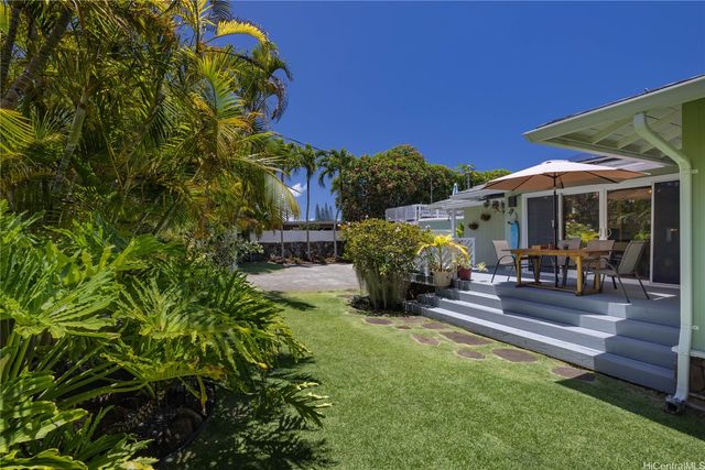 409 Wanaao Road, Kailua, HI 96734