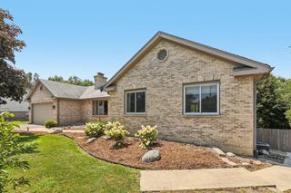 12122 220th AVENUE, Bristol, WI 53104