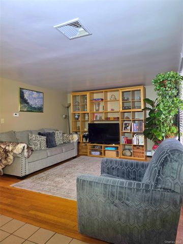 667 Plaza Avenue, Mamaroneck, NY 10543