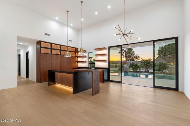 11420 N Scottsdale Road, Scottsdale, AZ 85254