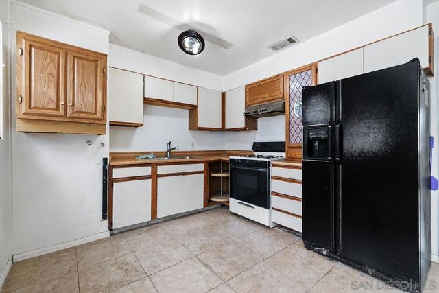 75 CLAIREMONT MESA BLVD, San Diego, CA 92117