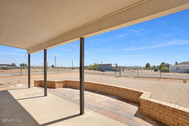 5302 Whispering Wind Drive, Clint, TX 79938