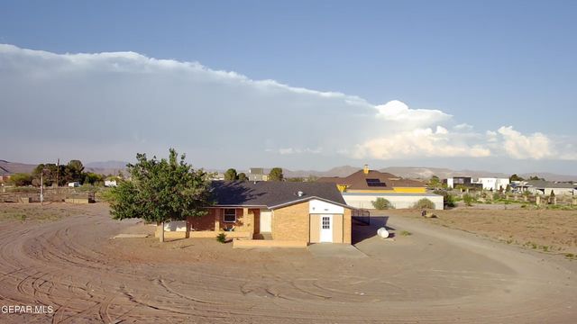 5302 Whispering Wind Drive, Clint, TX 79938