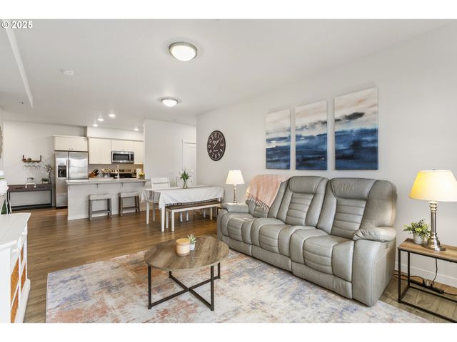 11715 Sw VALENCIA Ln 202, Wilsonville, OR 97070