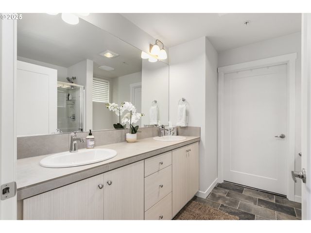 11715 Sw VALENCIA Ln 202, Wilsonville, OR 97070