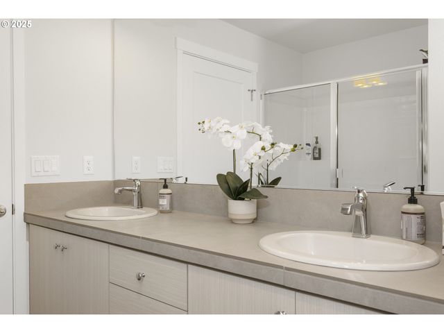 11715 Sw VALENCIA Ln 202, Wilsonville, OR 97070