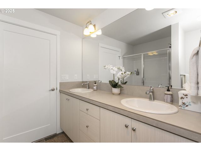 11715 Sw VALENCIA Ln 202, Wilsonville, OR 97070