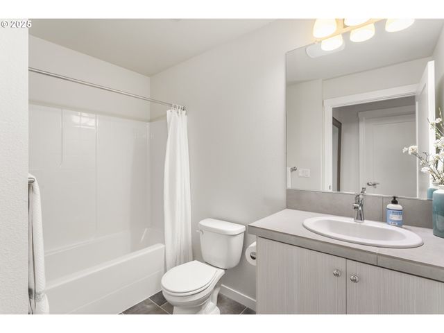 11715 Sw VALENCIA Ln 202, Wilsonville, OR 97070