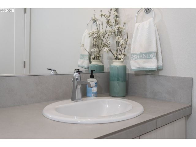 11715 Sw VALENCIA Ln 202, Wilsonville, OR 97070