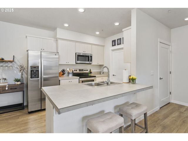 11715 Sw VALENCIA Ln 202, Wilsonville, OR 97070