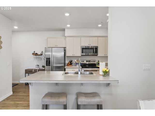 11715 Sw VALENCIA Ln 202, Wilsonville, OR 97070