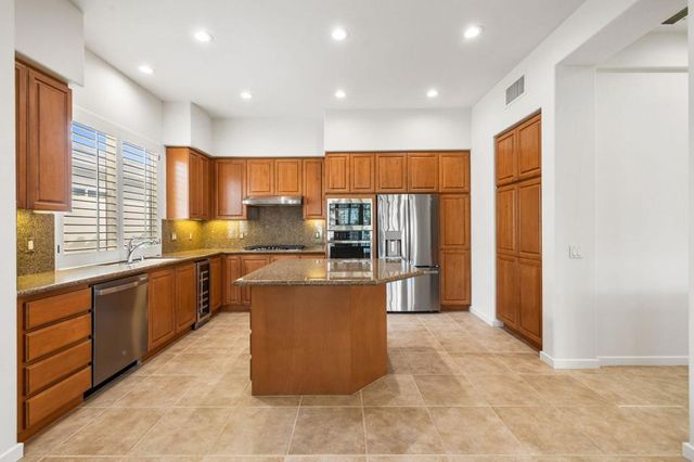 450 Gold Canyon Drive, Palm Desert, CA 92211