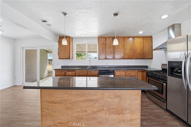 9047 10th, Hesperia, CA 92345