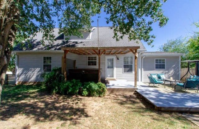 205 Clearlake Dr, La Vergne, TN 37086