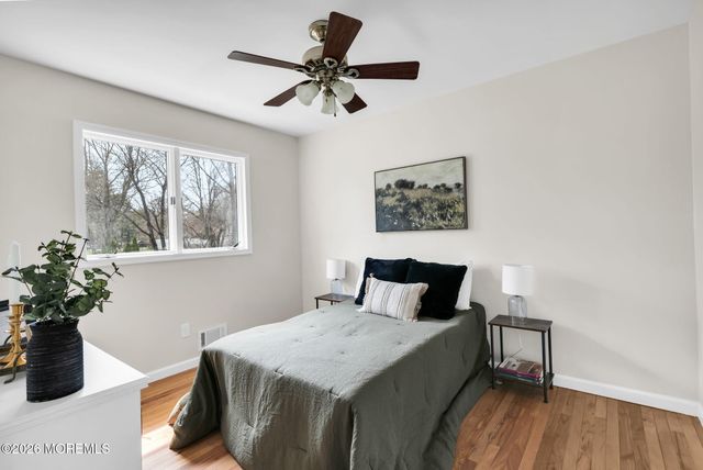 12 Karyn Terrace E, Middletown, NJ 07748