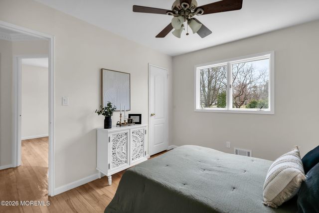 12 Karyn Terrace E, Middletown, NJ 07748
