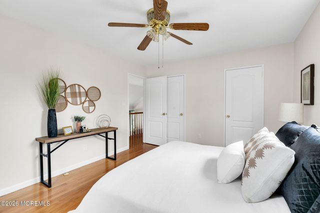 12 Karyn Terrace E, Middletown, NJ 07748
